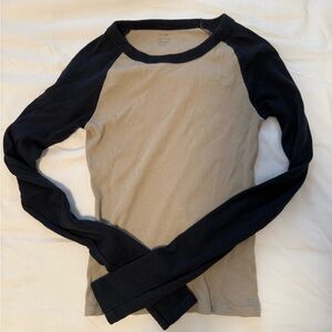 Brandy Melville Fitted Raglan Black and Tan Tee
